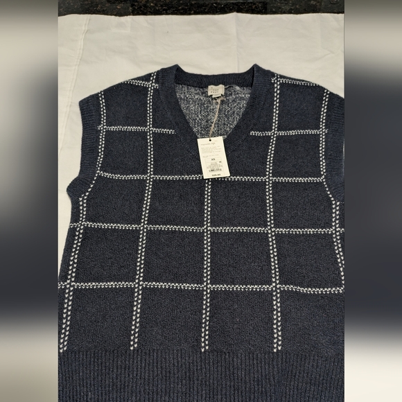A New Day Blue Sweater Vest. - Picture 6 of 6